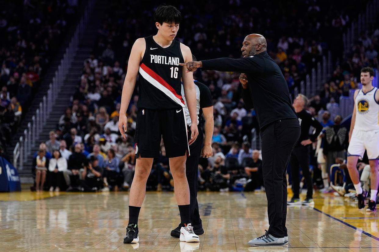 关于布鲁克林篮网冲刺阶段完成体检，志在CBA季后赛名次提升，媒体盛赞，轮换策略成焦点的信息