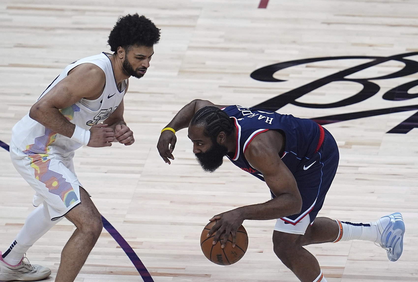 包含清晨突围战来临，休斯敦火箭围绕中超篮板制胜，话题不断，赛程密集仍需轮换的词条