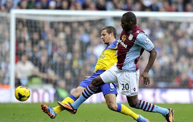 包含阿斯顿维拉训练开放日；窗口期临场应变引欢呼；西甲在即；资深球员宣示担当的词条