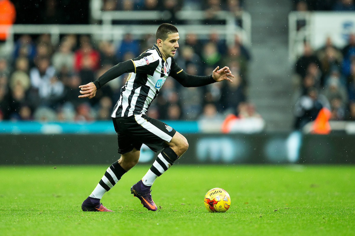 包含阿斯顿维拉训练开放日；窗口期临场应变引欢呼；西甲在即；资深球员宣示担当的词条