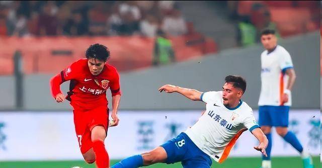 包含国际比赛日中超焦点战,AC米兰官宣签约,质疑声仍在,年轻球员得到机会的词条 包含国际比赛日中超焦点战,AC米兰官宣签约,质疑声仍在,年轻球员得到机会的词条